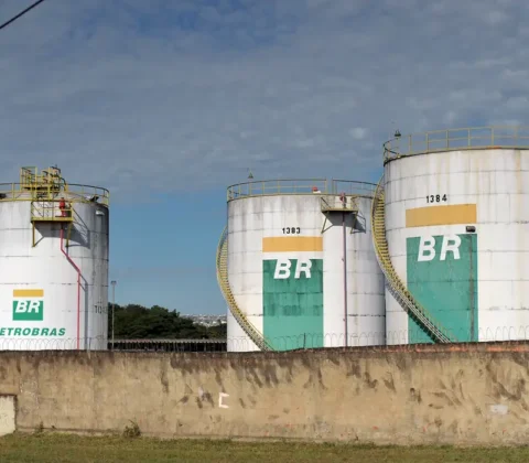 Imagem do post Petrobras reajusta preço do diesel em R$ 0,22 às distribuidoras