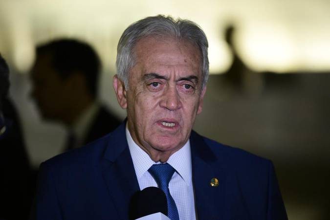 Otto Alencar defende reeleição de Adolfo Menezes à presidência da ALBA