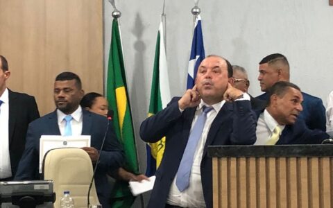 Imagem do post Prefeito eleito de Rafael Jambeiro se recusa a tomar posse, gerando impasse político e críticas