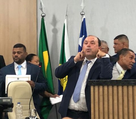 Imagem do post Prefeito eleito de Rafael Jambeiro se recusa a tomar posse, gerando impasse político e críticas