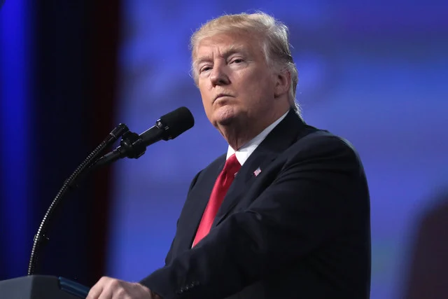 Trump é diagnosticado com insuficiência venosa crônica, diz Casa Branca