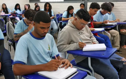 Imagem do post Pé-de-Meia paga R$ 1 mil a alunos dos anos iniciais do ensino médio