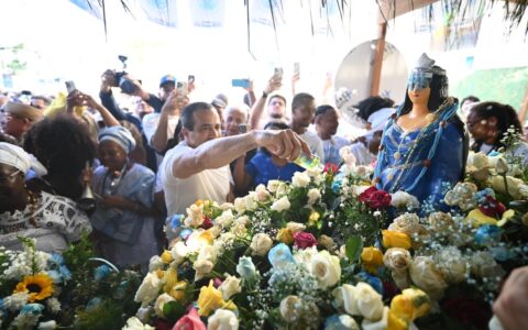 Imagem do post “Força da nossa fé”, diz Bruno Reis durante entrega de presente à Iemanjá