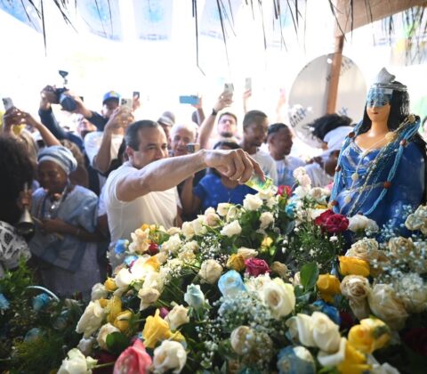 Imagem do post “Força da nossa fé”, diz Bruno Reis durante entrega de presente à Iemanjá