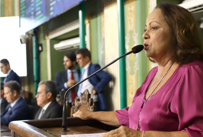 Aladilce promete oposição qualificada e critica aumentos anunciados pela Prefeitura