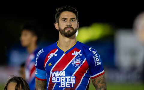 Imagem do post Agora é oficial! Bahia anuncia saída do atacante Everaldo