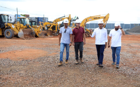 Imagem do post Jerônimo visita obras do VLT, que avançam com a instalação dos trilhos