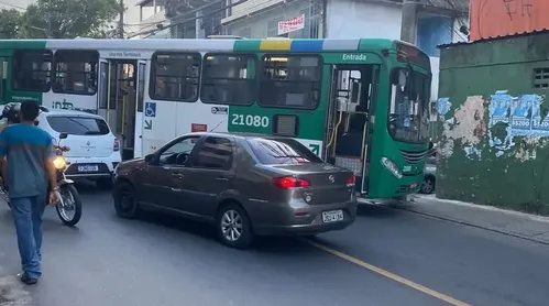 Ônibus voltam a circular em Tancredo Neves após protesto