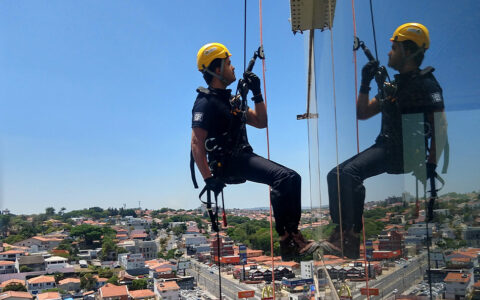 Imagem do post Câmara dos Deputados aprova lei que regulamenta profissão de técnico de acesso por cordas