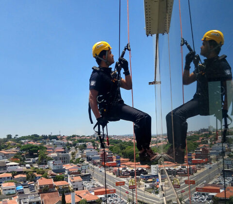 Imagem do post Câmara dos Deputados aprova lei que regulamenta profissão de técnico de acesso por cordas