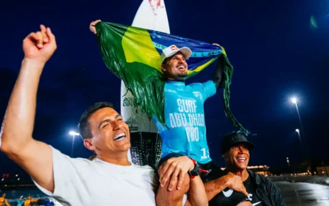 Imagem do post Ítalo Ferreira vence etapa de Abu Dhabi e assume liderança da WSL