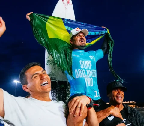 Imagem do post Ítalo Ferreira vence etapa de Abu Dhabi e assume liderança da WSL