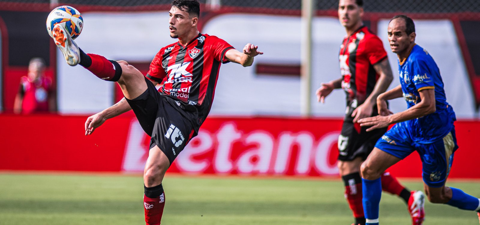 Vitória vence Jequié e avança para semifinal do Campeonato Baiano