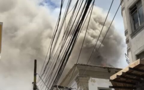 Imagem do post Incêndio atinge Câmara Municipal de Salvador e Corpo de Bombeiros trabalha para controlar as chamas