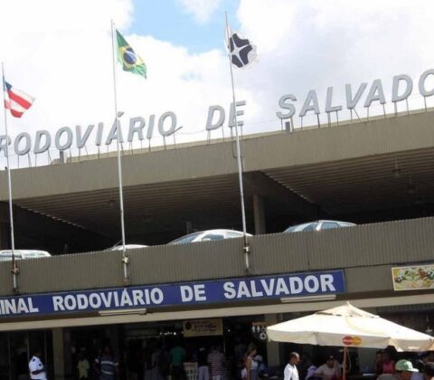 Imagem do post PM e PRF realizam operação na rodoviária de Salvador para reforçar segurança no Carnaval