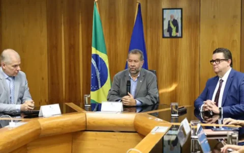Imagem do post Após escândalo do INSS, Lupi pede demissão do ministério da Previdência Social