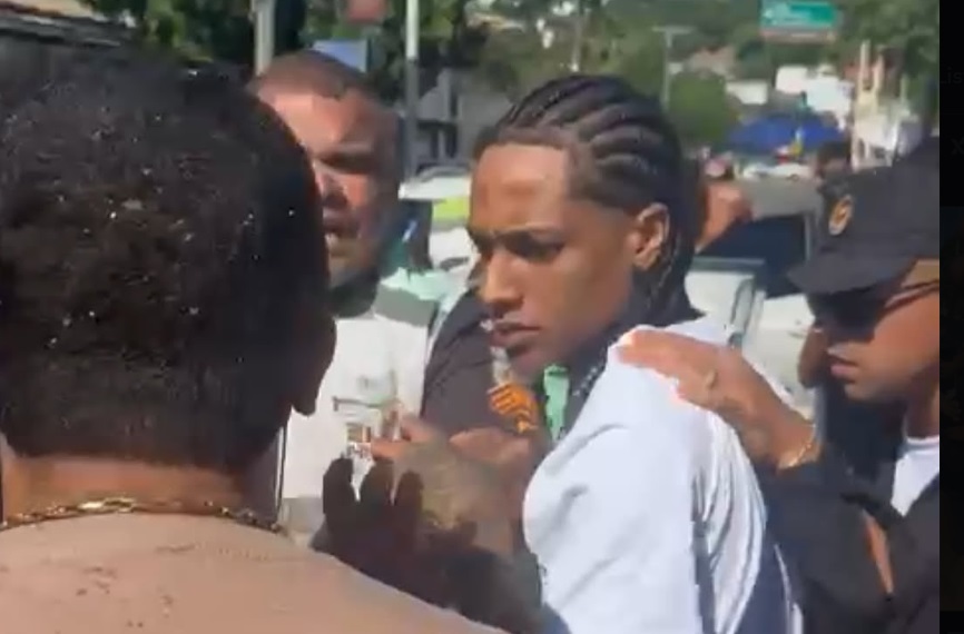 Rapper Oruam é preso na Barra da Tijuca; veja vídeo