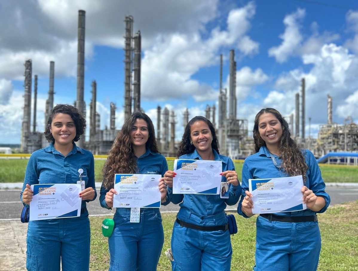 Engenheiras da Braskem na Bahia estão entre as cinco mulheres a conquistar certificação internacional
