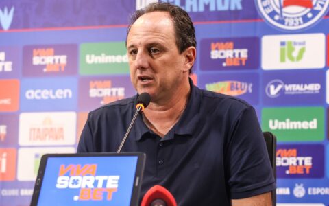 Imagem do post Confira vídeo polêmico: Ceni reclama de falta de investimento no Baianão e crítica a arbitragem após Ba-Vi