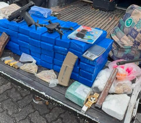 Imagem do post Mais de 2,5kg de drogas e 330 munições são apreendidas pela PM em Cajazeiras XI