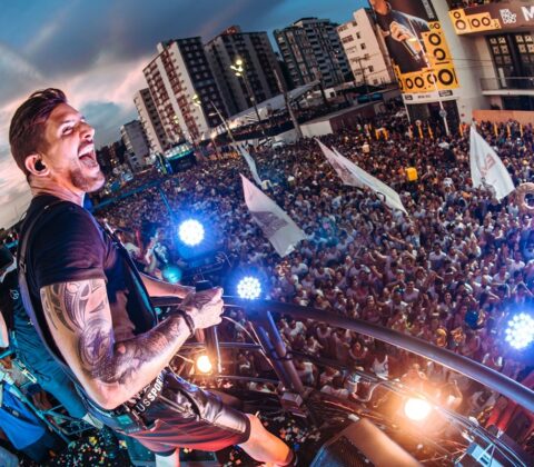 Imagem do post Sábado é do EVA: desfile do bloco promete surpreender na Barra-Ondina