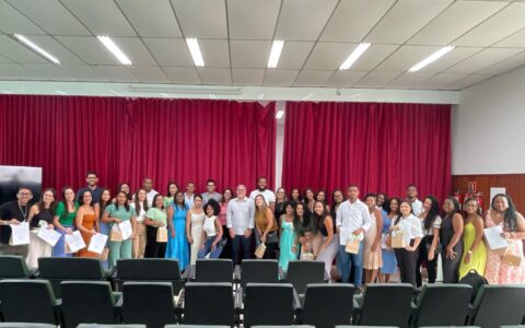 Imagem do post Prefeito Getúlio Sampaio empossa novos servidores da educação em Amargosa