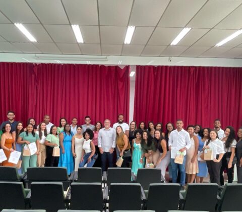Imagem do post Prefeito Getúlio Sampaio empossa novos servidores da educação em Amargosa