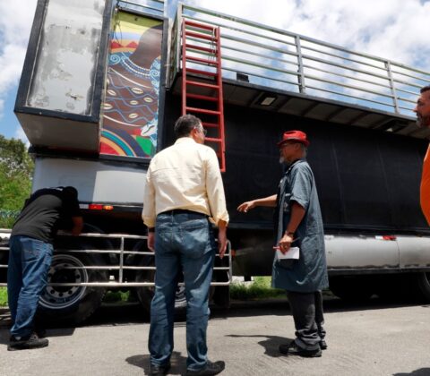 Imagem do post Trios elétricos e carros de apoio que participarão da folia passam por vistorias, em Salvador