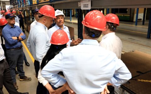 Imagem do post Em São Paulo, governador acompanha serviço de revisão técnica de trens do VLT do Subúrbio