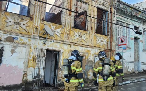 Imagem do post Incêndio em casarão no Santo Antônio Além do Carmo é controlado após 25 horas de operação