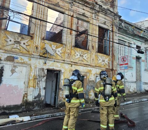 Imagem do post Incêndio em casarão no Santo Antônio Além do Carmo é controlado após 25 horas de operação
