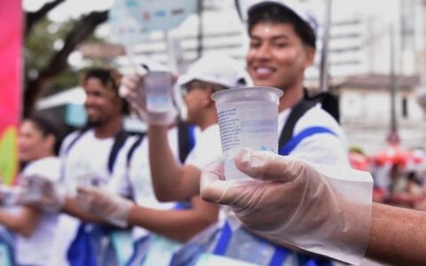 Imagem do post Ilhas de hidratação da Embasa vão matar a sede do folião durante o Carnaval