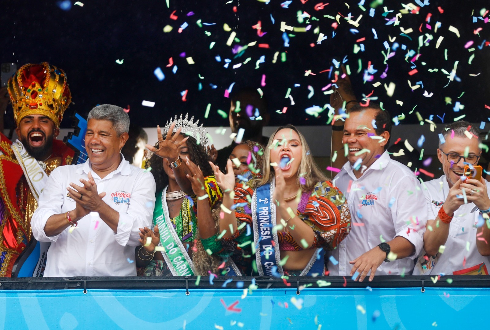 “Desejo sucesso aos artistas que fazem deste carnaval o mais potente do mundo”, declarou governador