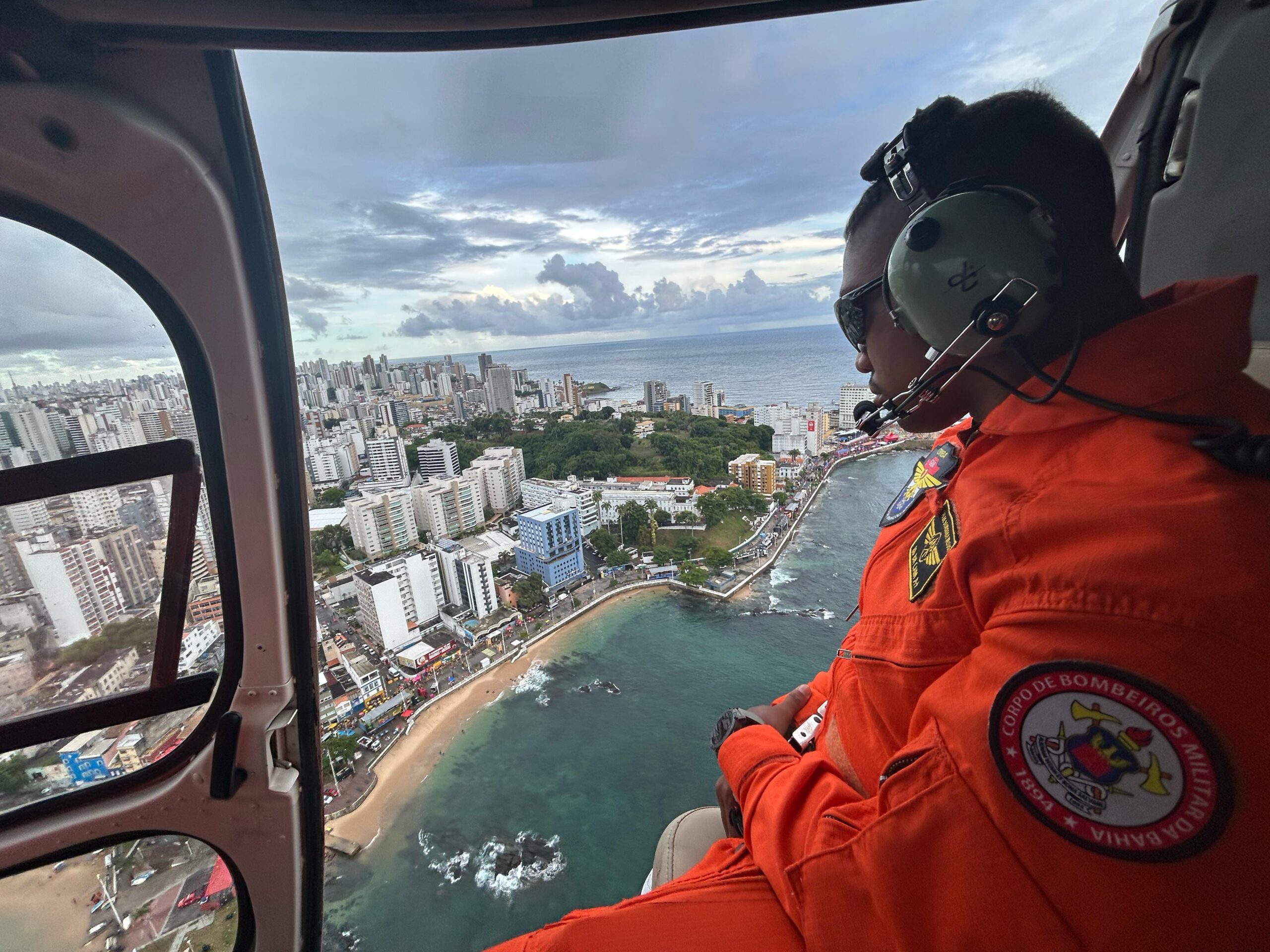 Grupamento Aéreo dos Bombeiros estreia atuação no Carnaval da Bahia com nova aeronave