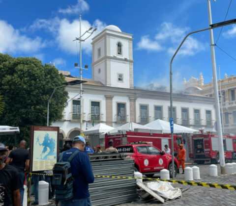 Imagem do post Telhado da Câmara de Salvador será restaurado após incêndio com investimento de R$ 671 mil