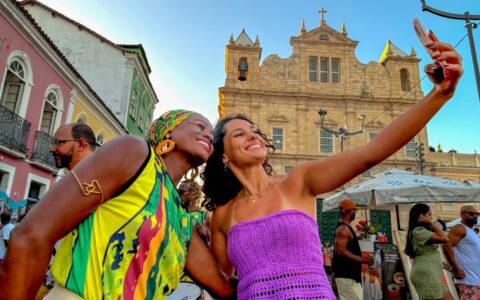 Imagem do post Carnaval da Bahia deve bater recorde de turistas estrangeiros em 2025