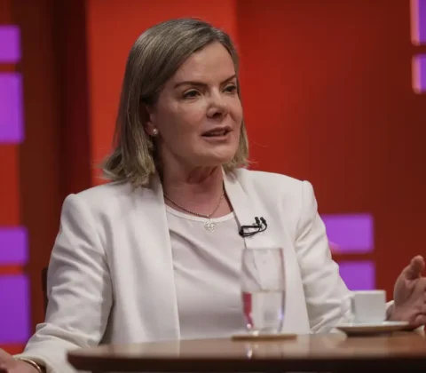 Imagem do post Lula nomeia Gleisi Hoffmann para comandar articulação política