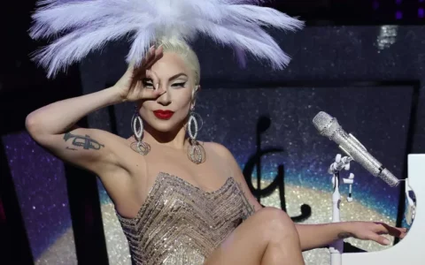 Imagem do post Fãs de Lady Gaga acampam nas areias de Copacabana para ver show