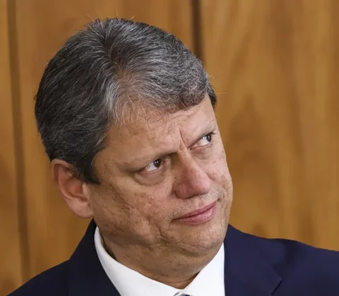 Imagem do post Moraes arquiva pedido para incluir Tarcísio em inquérito do golpe
