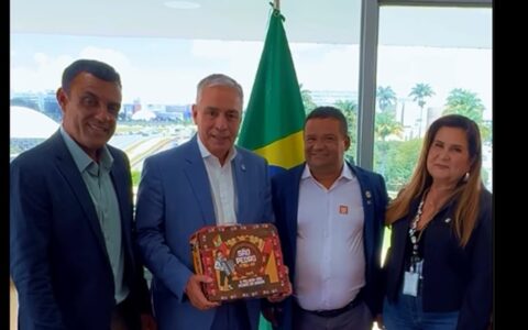Imagem do post Em Brasília, prefeito de Itagi visita gabinete do secretário de Relações Institucionais
