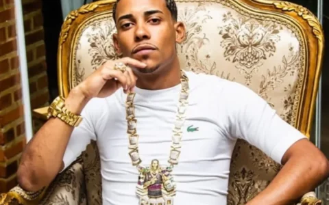 Imagem do post MC Poze do Rodo faz apelo à polícia e cobra devolução de joias apreendidas