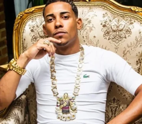 Imagem do post MC Poze do Rodo faz apelo à polícia e cobra devolução de joias apreendidas