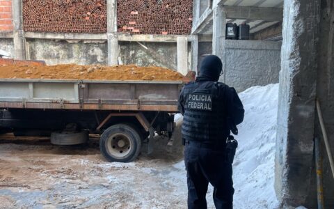 Imagem do post PF prende suspeitos de extraírem areia em Camaçari