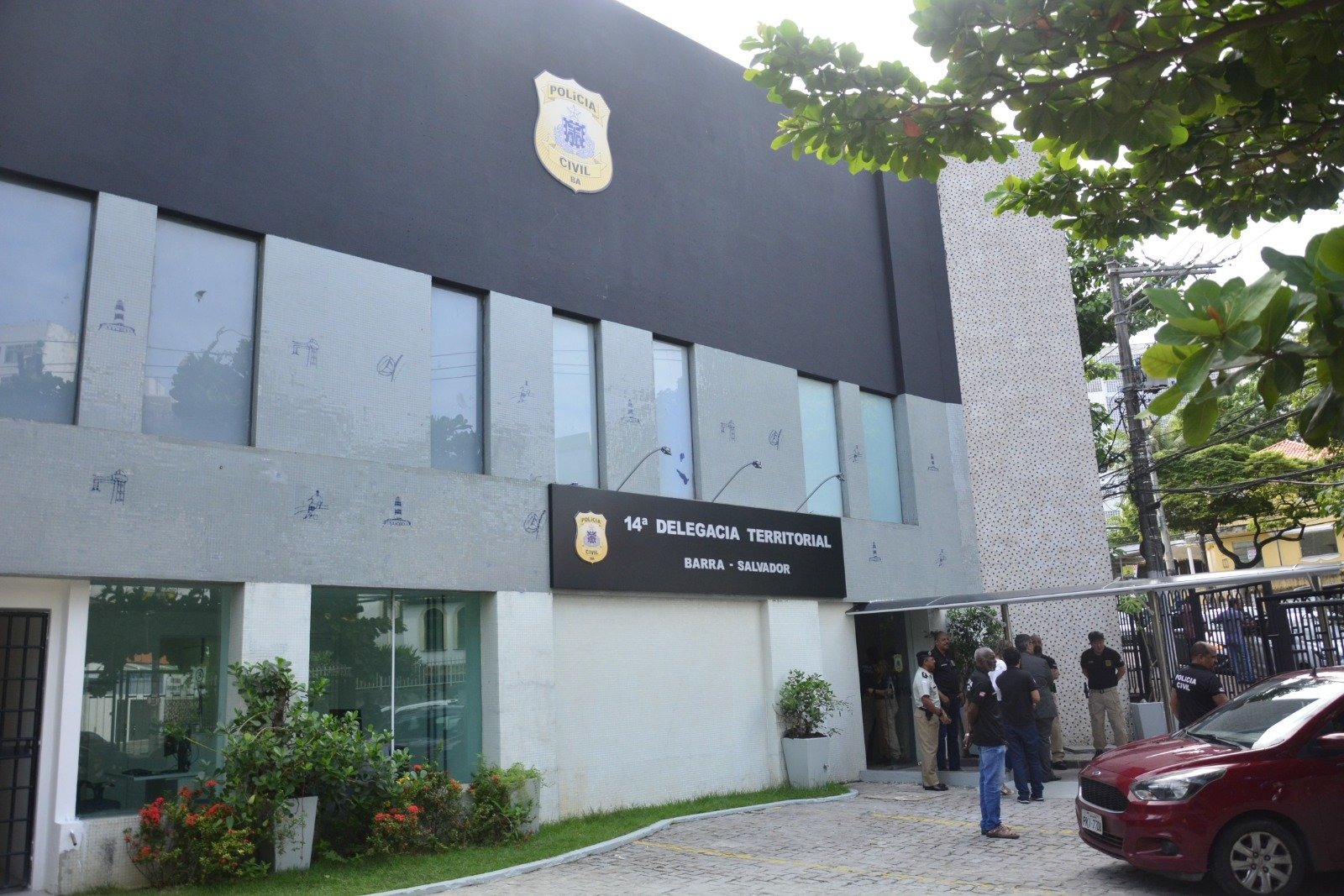 PM prende dupla suspeita de assaltar turistas na Barra
