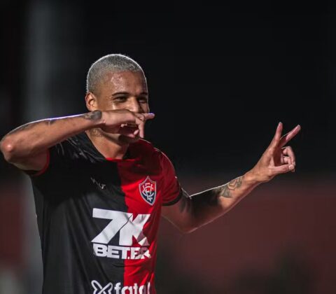 Imagem do post Carpini revela que Vitória recebeu sondagens por Janderson