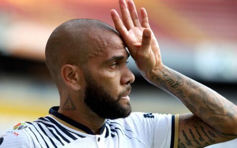 Imagem do post Daniel Alves é processado por clube mexicano; entenda o caso