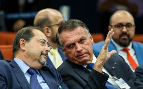 Imagem do post Bolsonaro não irá ao seu julgamento no STF; ex-presidente vai assistir do gabinete do filho