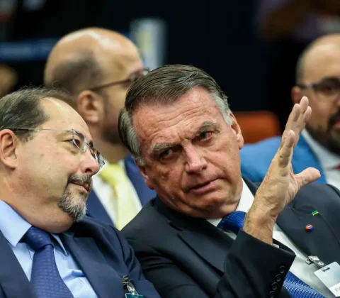 Imagem do post Bolsonaro não irá ao seu julgamento no STF; ex-presidente vai assistir do gabinete do filho