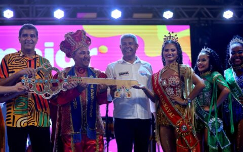 Imagem do post Em Barreiras, Jerônimo abre os Carnaval do interior da Bahia