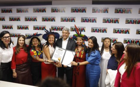 Imagem do post Jerônimo sanciona novo salário de R$ 4.965,65 para professores da Bahia